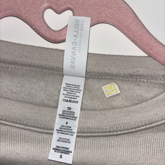 NWT Yellowstone Dutton Ranch Graphic Sweatshirt Women's Sz Sm Beige Crewneck USA - Picture 4 of 4